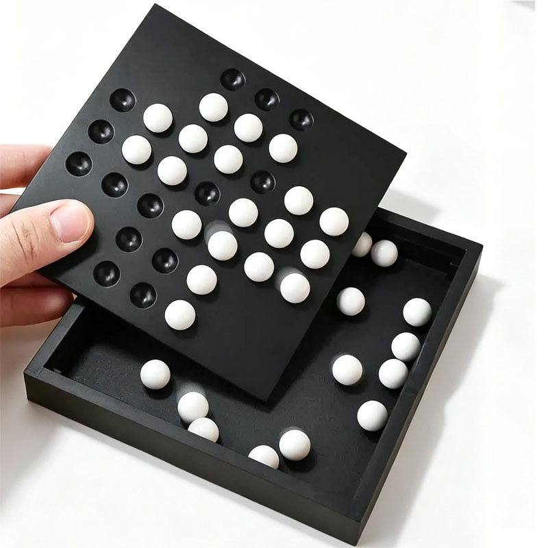 ヨーロッパ風のクラシックなチェスペグソリティア。大人やティー - Board Game Strategi のレビューと価格