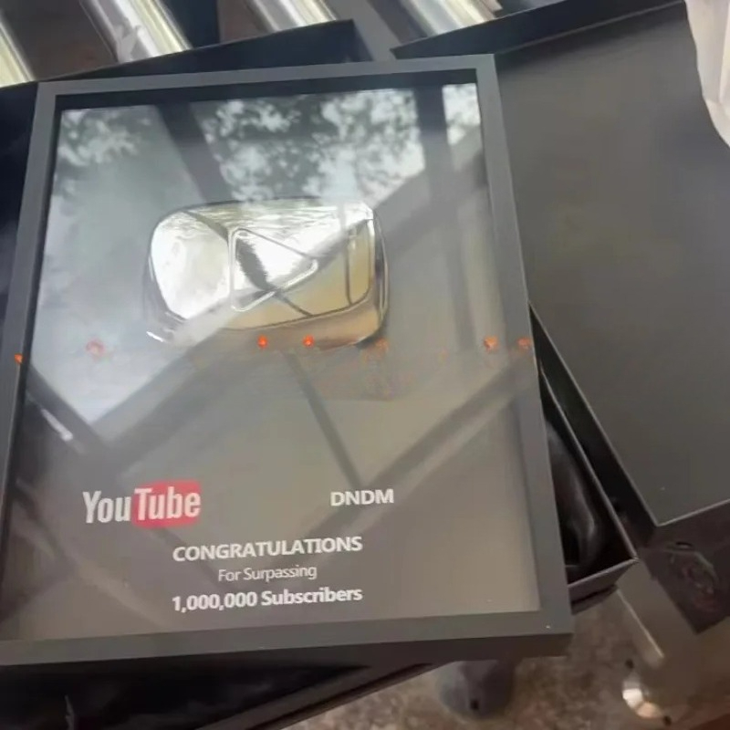 YouTubeとBilibiliのゲームボタンロゴ賞ゴールド - Board Game Youtube のレビューと価格